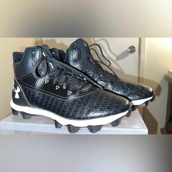 Under Armour football cleats black/white size 8 Mens. Good Condition - Picture 3 of 8